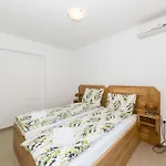 בית נופש Sirena In Okrug Gornji *