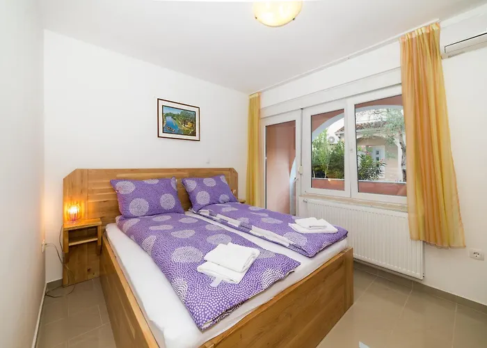 Casa de Férias Sirena In Okrug Gornji