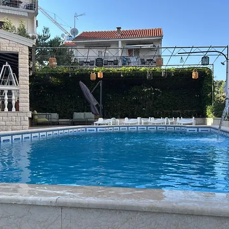 Sirena In Okrug Gornji Trogir