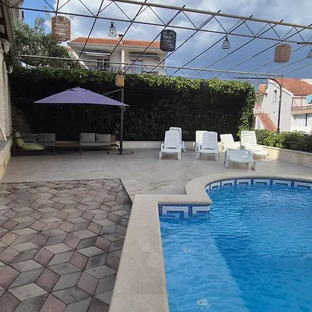 Sirena In Okrug Gornji Vikendica Trogir