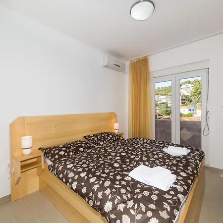 Holiday home Sirena In Okrug Gornji